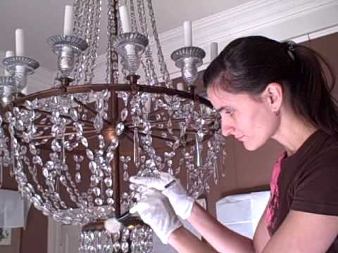 A Guide To Chandelier Cleaning, How Do You Clean A Glass Chandelier